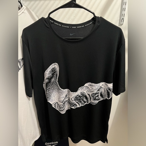 NIKE running division shirt - Picture 1 of 3